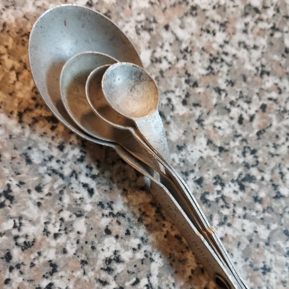 Vintage Measuring Spoons Set - Picture 10 of 14